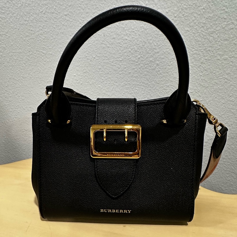 **Authentic** Burberry Purse